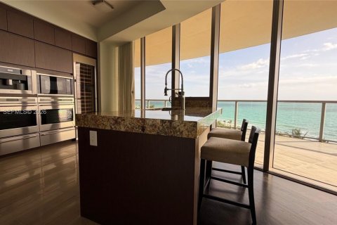 Condominio en venta en Bal Harbour, Florida, 3 dormitorios, 252.79 m2 № 2055568 - foto 5