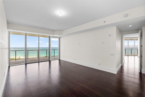 Condominio en venta en Bal Harbour, Florida, 3 dormitorios, 252.79 m2 № 2055568 - foto 21