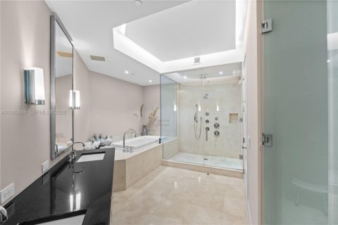 Condominio en venta en Bal Harbour, Florida, 3 dormitorios, 252.79 m2 № 2055568 - foto 24