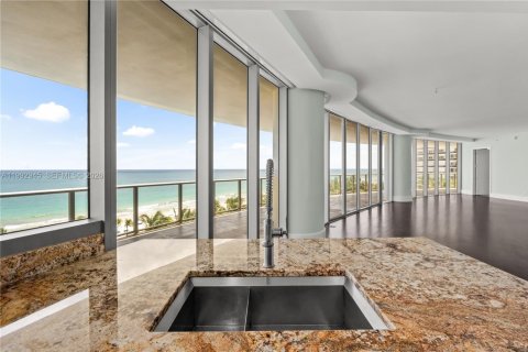 Condominio en venta en Bal Harbour, Florida, 3 dormitorios, 252.79 m2 № 2055568 - foto 17