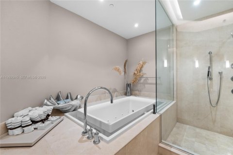 Condominio en venta en Bal Harbour, Florida, 3 dormitorios, 252.79 m2 № 2055568 - foto 26