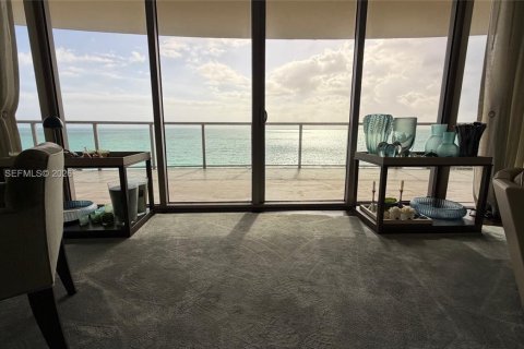 Condominio en venta en Bal Harbour, Florida, 3 dormitorios, 252.79 m2 № 2055568 - foto 3