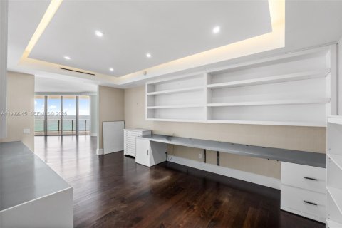 Condominio en venta en Bal Harbour, Florida, 3 dormitorios, 252.79 m2 № 2055568 - foto 30