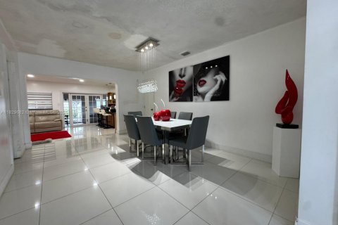 Townhouse in Miami, Florida 3 bedrooms, 94.3 sq.m. № 1802623 - photo 3