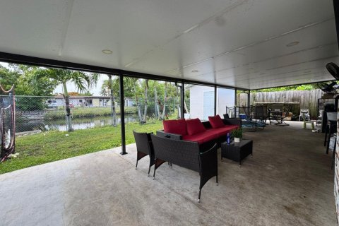 Townhouse in Miami, Florida 3 bedrooms, 94.3 sq.m. № 1802623 - photo 15
