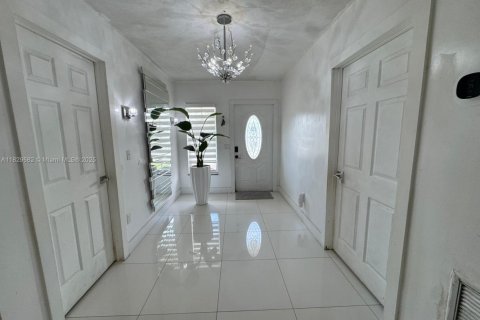 Townhouse in Miami, Florida 3 bedrooms, 94.3 sq.m. № 1802623 - photo 2