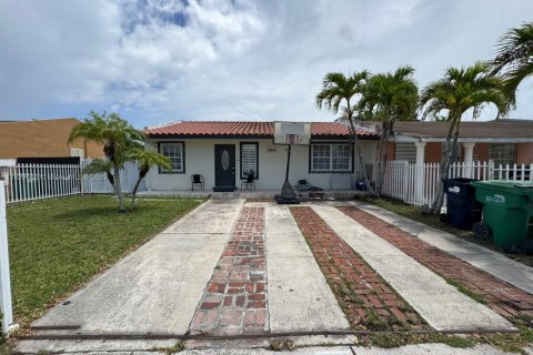 Townhouse in Miami, Florida 3 bedrooms, 94.3 sq.m. № 1802623 - photo 1