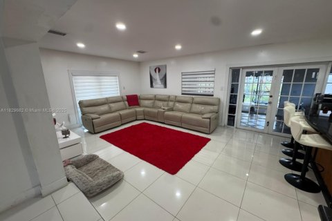 Townhouse in Miami, Florida 3 bedrooms, 94.3 sq.m. № 1802623 - photo 6