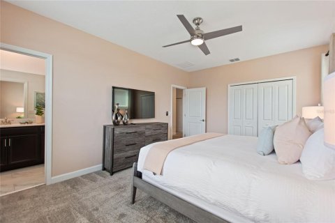 Casa en venta en Kissimmee, Florida, 6 dormitorios, 310.57 m2 № 2232627 - foto 30