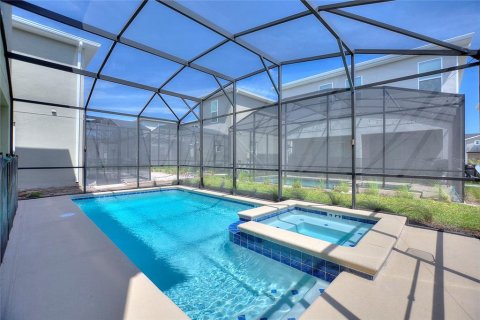 Casa en venta en Kissimmee, Florida, 6 dormitorios, 310.57 m2 № 2232627 - foto 2