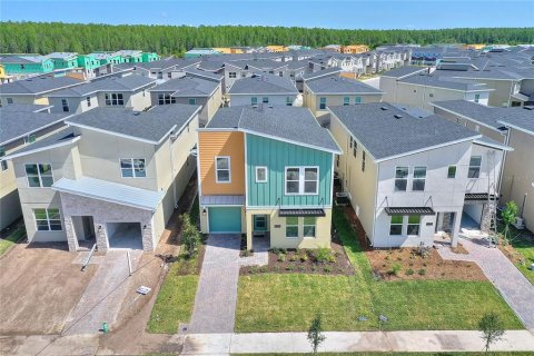 House in Kissimmee, Florida 6 bedrooms, 310.57 sq.m. № 2232627