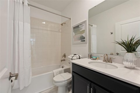 Casa en venta en Kissimmee, Florida, 6 dormitorios, 310.57 m2 № 2232627 - foto 26
