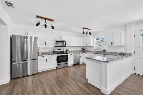 Casa en venta en Saint Petersburg, Florida, 4 dormitorios, 238.2 m2 № 2093515 - foto 5