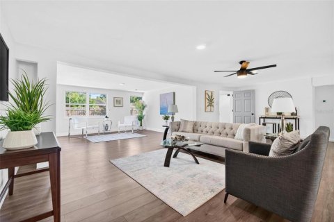 Casa en venta en Saint Petersburg, Florida, 4 dormitorios, 238.2 m2 № 2093515 - foto 9