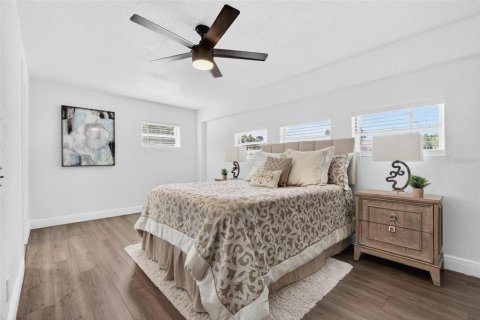 Casa en venta en Saint Petersburg, Florida, 4 dormitorios, 238.2 m2 № 2093515 - foto 14