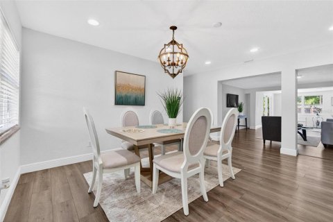 Casa en venta en Saint Petersburg, Florida, 4 dormitorios, 238.2 m2 № 2093515 - foto 4
