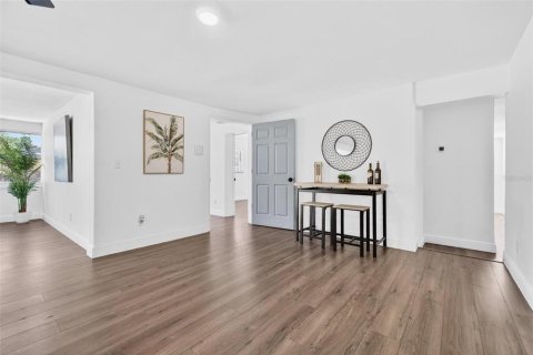 Casa en venta en Saint Petersburg, Florida, 4 dormitorios, 238.2 m2 № 2093515 - foto 12