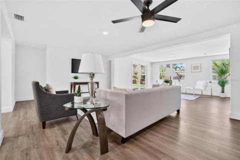 Casa en venta en Saint Petersburg, Florida, 4 dormitorios, 238.2 m2 № 2093515 - foto 8