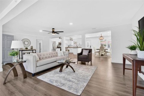 Casa en venta en Saint Petersburg, Florida, 4 dormitorios, 238.2 m2 № 2093515 - foto 10