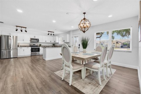 Casa en venta en Saint Petersburg, Florida, 4 dormitorios, 238.2 m2 № 2093515 - foto 3