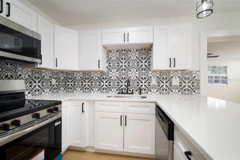 House in Tampa, Florida 3 bedrooms, 122.26 sq.m. № 1759868 - photo 9