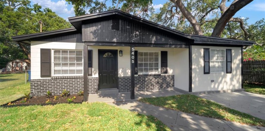 House in Tampa, Florida 3 bedrooms, 122.26 sq.m. № 1759868