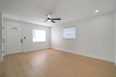 House in Tampa, Florida 3 bedrooms, 122.26 sq.m. № 1759868 - photo 3
