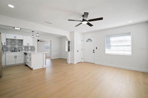 House in Tampa, Florida 3 bedrooms, 122.26 sq.m. № 1759868 - photo 13