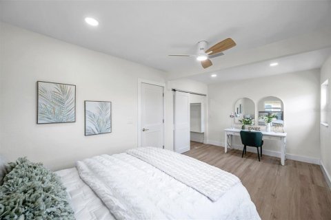 House in Saint Petersburg, Florida 3 bedrooms, 118.36 sq.m. № 1609161 - photo 22