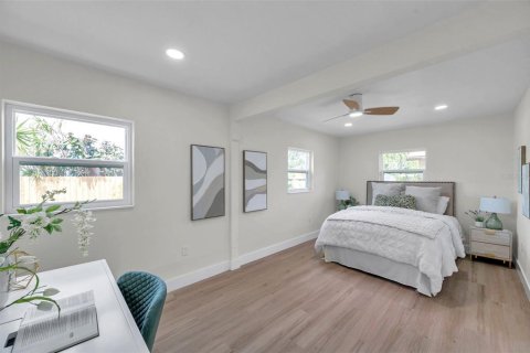 House in Saint Petersburg, Florida 3 bedrooms, 118.36 sq.m. № 1609161 - photo 19