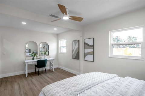 House in Saint Petersburg, Florida 3 bedrooms, 118.36 sq.m. № 1609161 - photo 23