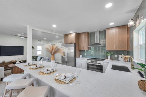 House in Saint Petersburg, Florida 3 bedrooms, 118.36 sq.m. № 1609161 - photo 9