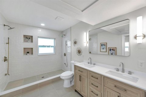 House in Saint Petersburg, Florida 3 bedrooms, 118.36 sq.m. № 1609161 - photo 15