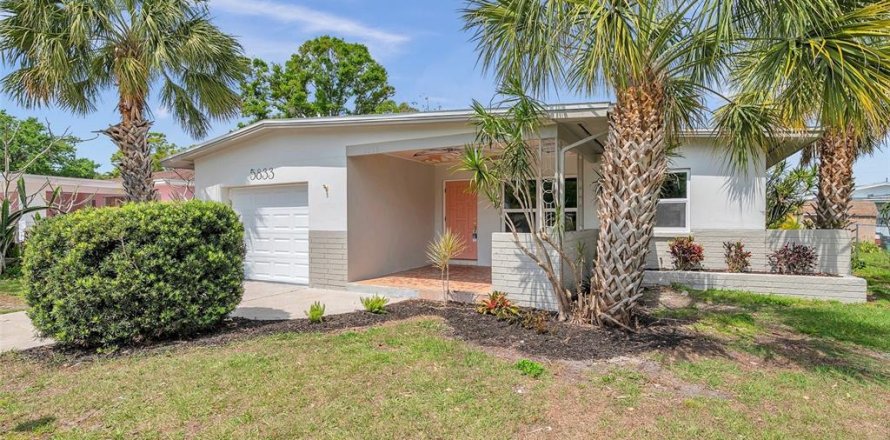 House in Saint Petersburg, Florida 3 bedrooms, 118.36 sq.m. № 1609161