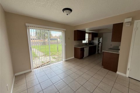 Casa en alquiler en Kissimmee, Florida, 3 dormitorios, 101.26 m2 № 2231827 - foto 9