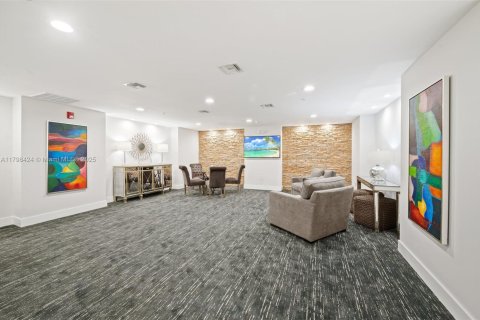 Condo in Miami, Florida, 1 bedroom  № 2016935 - photo 9