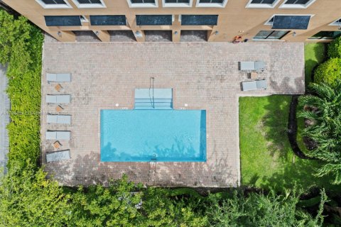 Condo in Miami, Florida, 1 bedroom  № 2016935 - photo 4