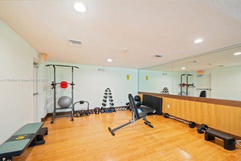 Condo in Miami, Florida, 1 bedroom  № 2016935 - photo 10