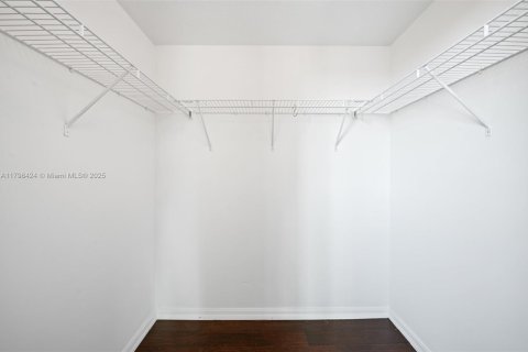 Condo in Miami, Florida, 1 bedroom  № 2016935 - photo 15