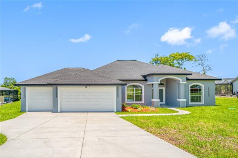 House in Spring Hill, Florida 3 bedrooms, 168.8 sq.m. № 1904668 - photo 1