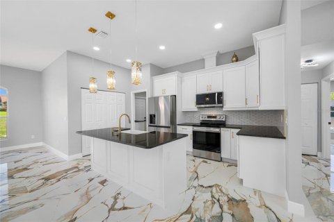 House in Spring Hill, Florida 3 bedrooms, 168.8 sq.m. № 1904668 - photo 4