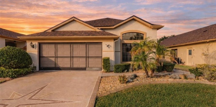 House in Hudson, Florida 3 bedrooms, 168.34 sq.m. № 2110043