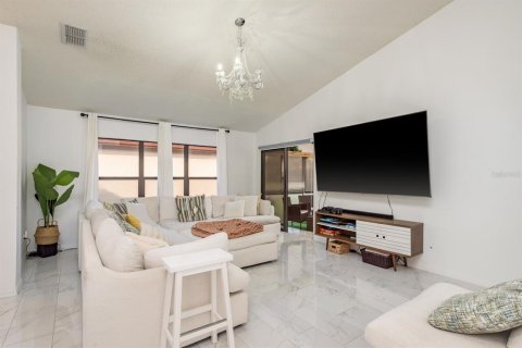 House in Hudson, Florida 3 bedrooms, 168.34 sq.m. № 2110043 - photo 11