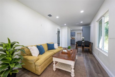 Apartamento en alquiler en Saint Petersburg, Florida, 2 dormitorios, 67.82 m2 № 1913644 - foto 4