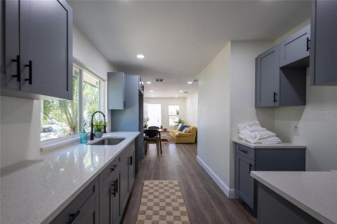 Apartamento en alquiler en Saint Petersburg, Florida, 2 dormitorios, 67.82 m2 № 1913644 - foto 8