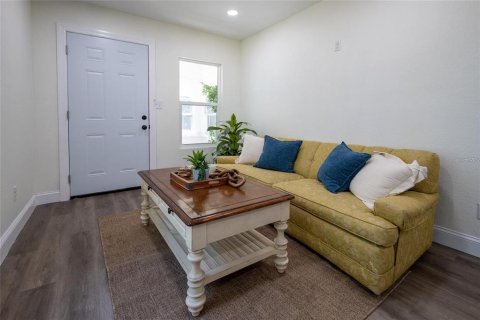 Apartamento en alquiler en Saint Petersburg, Florida, 2 dormitorios, 67.82 m2 № 1913644 - foto 5