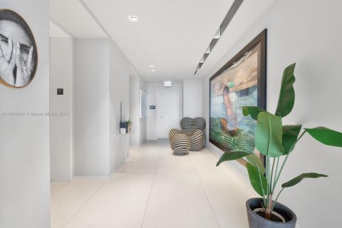 Condominio en venta en Miami, Florida, 4 dormitorios, 427.35 m2 № 1936983 - foto 20