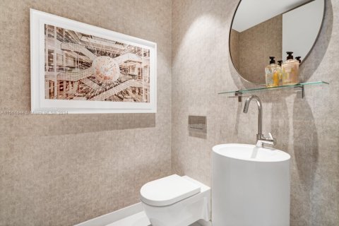 Condo in Miami, Florida, 4 bedrooms  № 1936983 - photo 11