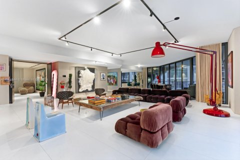Condominio en venta en Miami, Florida, 4 dormitorios, 427.35 m2 № 1936983 - foto 22