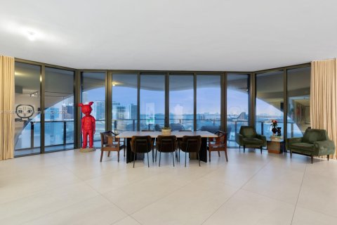 Condominio en venta en Miami, Florida, 4 dormitorios, 427.35 m2 № 1936983 - foto 23